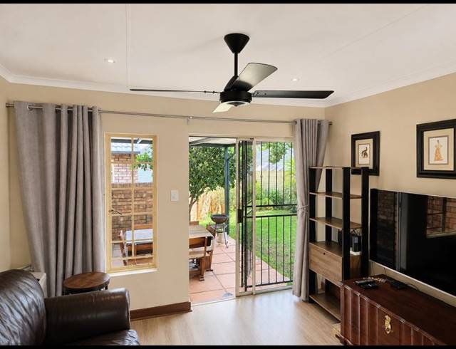 2 BEDROOM TOWNHOUSE FOR SALE IN ROOIHUISKRAAL NORTH